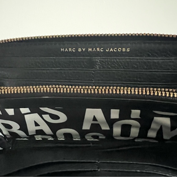MARC by Marc Jacobs Black Leather Black Wallet - Picture 5 of 12